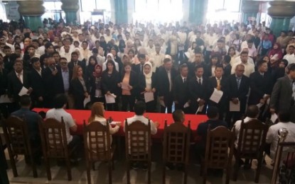 <p><strong>OATH TAKING.</strong> Some 300 new village officials of Cotabato City took their oath at the city hall lobby here on Monday (June 18). <em><strong>(Photo courtesy of FB post of Samson Gogo/CIO)</strong></em></p>